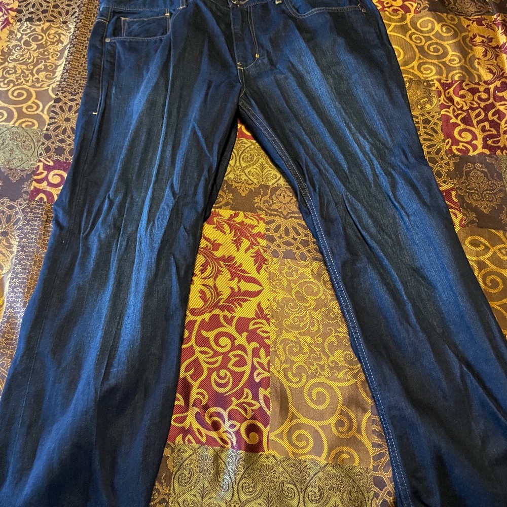 Slightly used Tommy Bahama jeans. Size 40/30